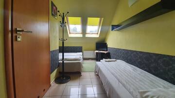 Фото номера Стандартный трехместный номер Мини-отель Zajazd Orchidea - Hotel 24h г. Lipsko 9