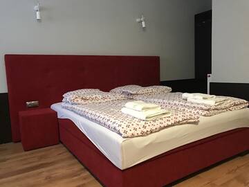 Фото номера Двухместный номер Делюкс с 1 кроватью Курортные отели Gościniec Krępa г. Lipsko 2